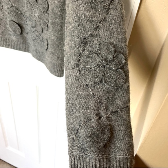 **SOLD** Nine West Flower Patch Gray Wool Embroidered Sweater - Picture 6 of 12